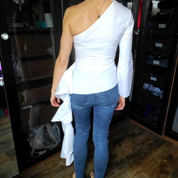 🥿2/$40 White one-sleeve blouse - Picture 5 of 8